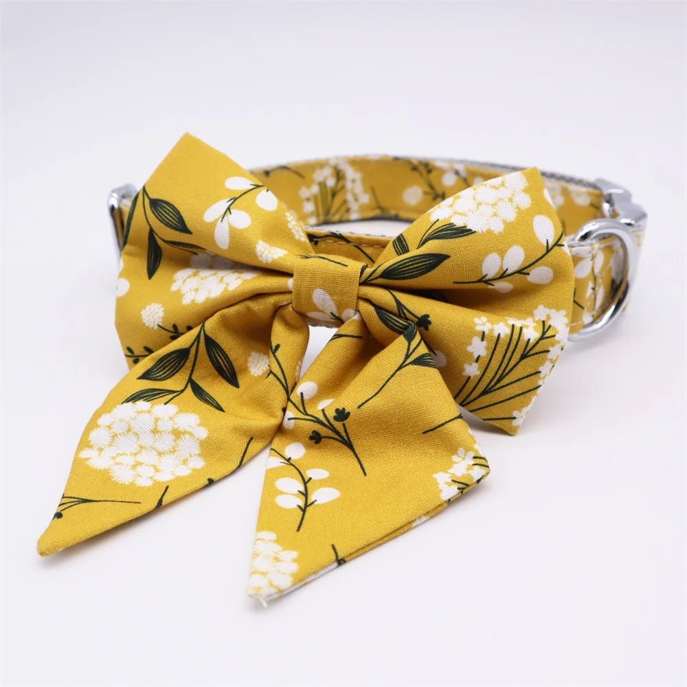 Autumn-themed padded dog collar with flower and bowknot design, personalized metal buckle, suitable for holiday gifts.