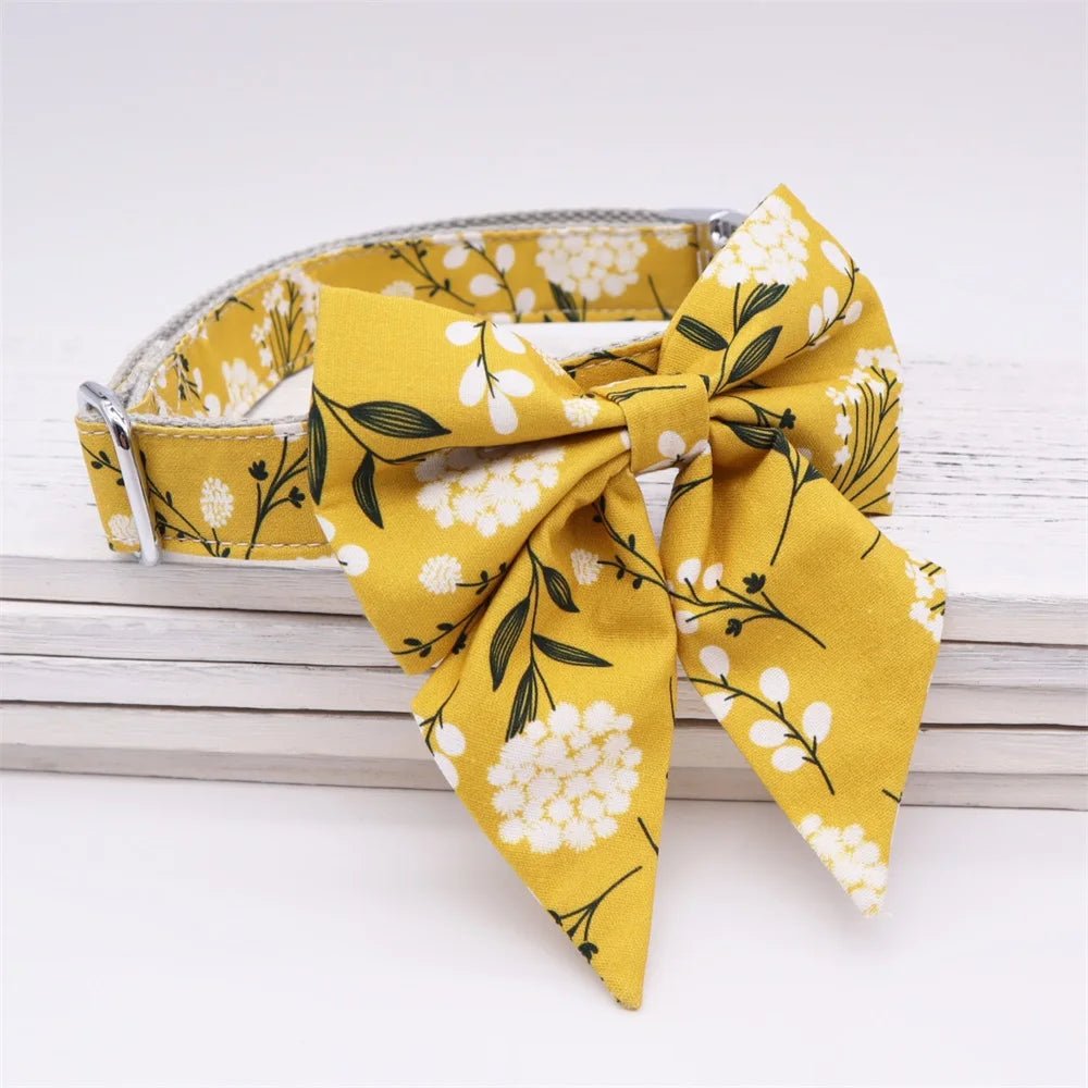 Autumn-themed dog collar with flower and bowknot design, padded print pattern, personalized metal buckle for holiday gifts.